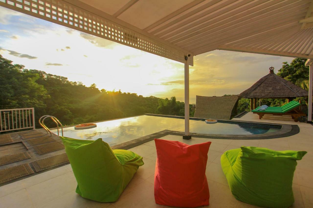 Villa Rinisha Rumah Senja Temukus Lovina Exterior foto