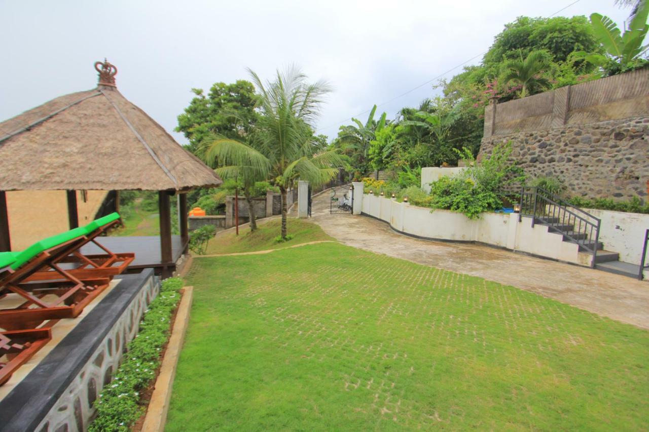 Villa Rinisha Rumah Senja Temukus Lovina Exterior foto